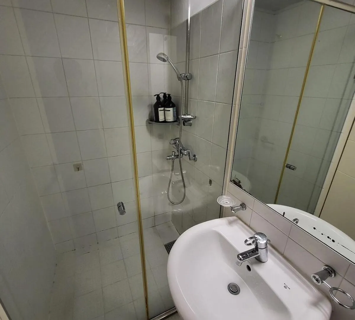Budget Accommodation Between Gangnam Station And Yeoksam Station - No Dormitories Seoul 0*,  South Korea