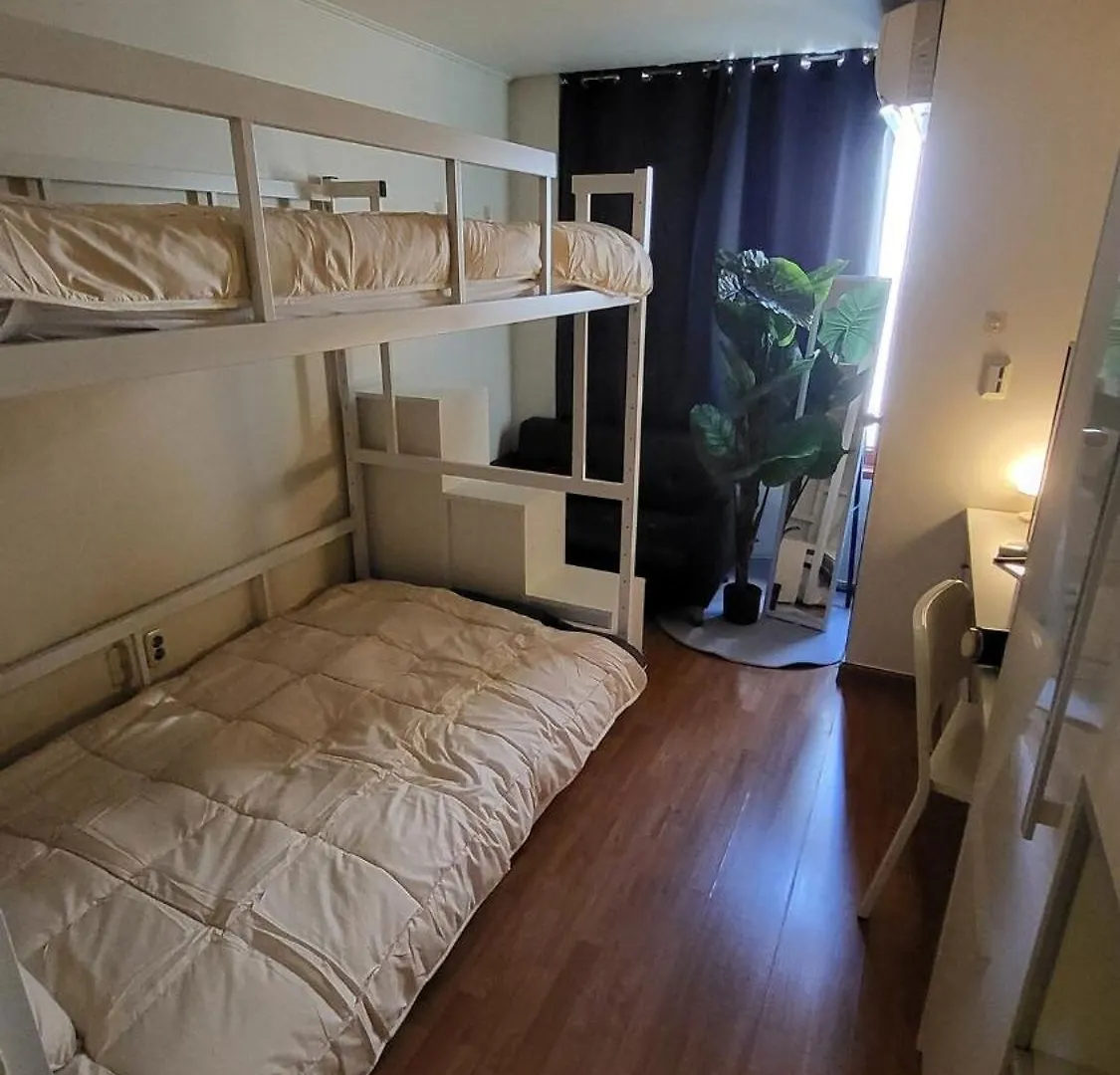 Budget Accommodation Between Gangnam Station And Yeoksam Station - No Dormitories Seoul